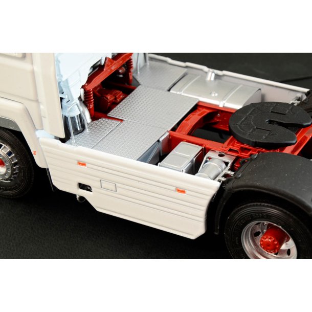 Italeri 1:24 Iveco Turbostar 190.48 Special - Modellastbil