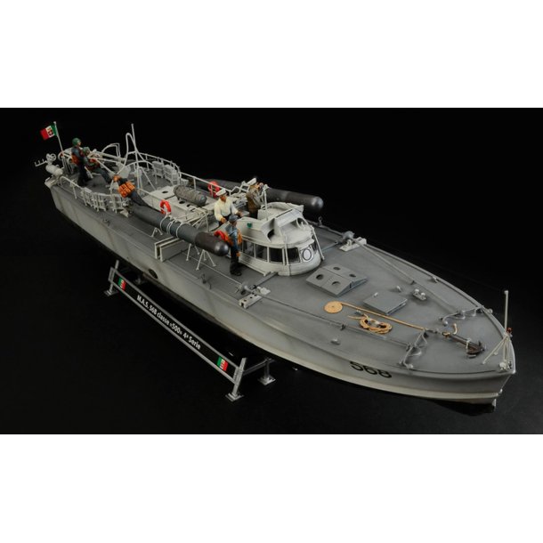 Italeri 1:35 M.A.S 563/568 m. bestning - Modelskib