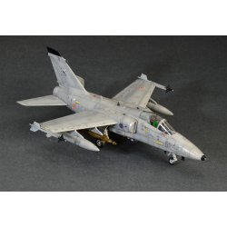 Italeri 1:72 AMX Ghibli - Modellflygplan