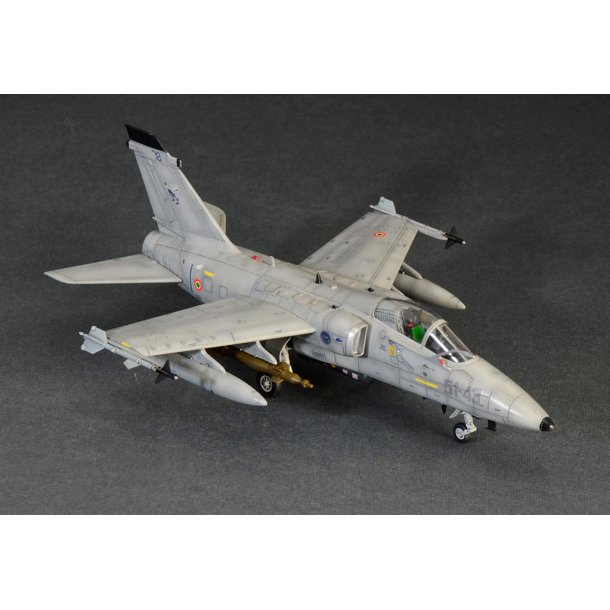 Italeri 1:72 AMX Ghibli - Modellflygplan