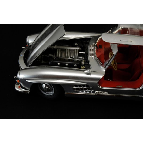 Italeri 1:16 Mercedes Benz 300 SL Gullwing - Modelbil