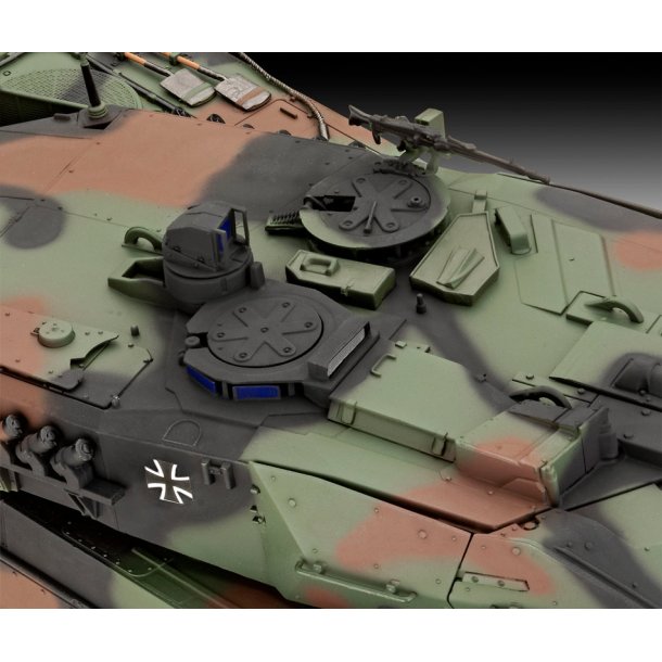 Revell Leopard 2 A6M+ 1:35 modell tank