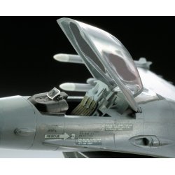 Revell US Air Force 75th Anniversary modelfly - Med lim og maling