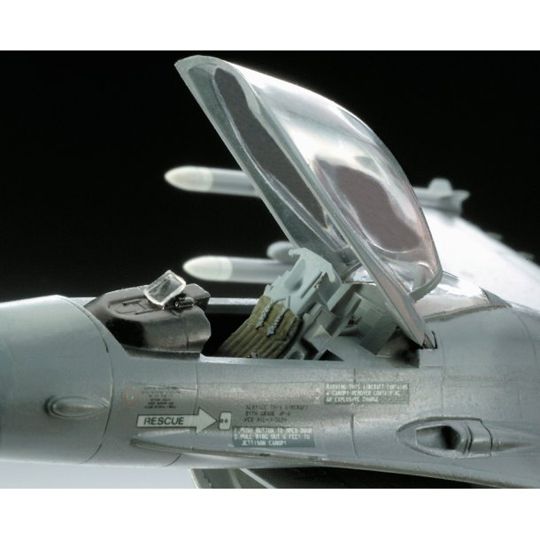 Revell US Air Force 75th Anniversary modelfly - Med lim og maling