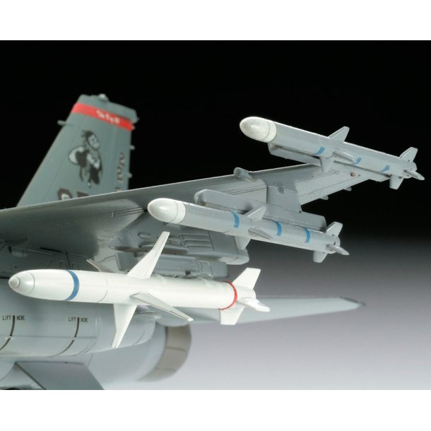 Revell US Air Force 75th Anniversary modelfly - Med lim og maling