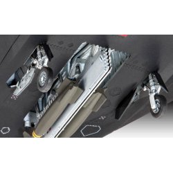 Revell US Air Force 75th Anniversary modelfly - Med lim og maling