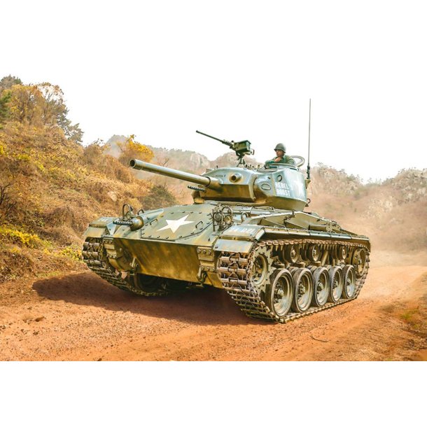 Italeri 1:35 M24 Chaffe Korean War - Modelkampvogn