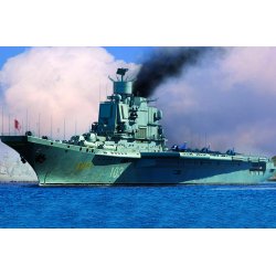 Hobby Boss sovjetiska hangarfartyg Baku 1:700 modellfartyg