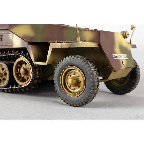 Trumpeter German Sd.Kfz 251/22D halvsp�r - 1:16