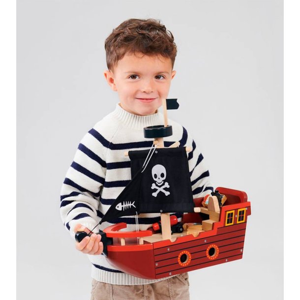 Piratskib i tr fra Mentari