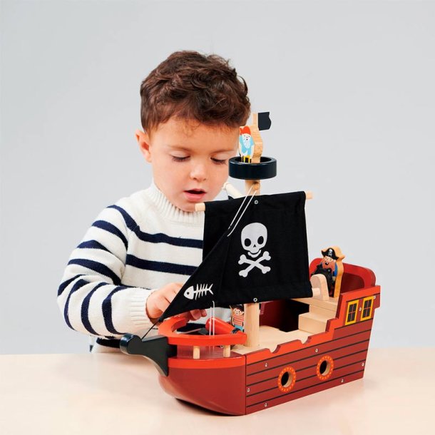 Piratskib i tr fra Mentari