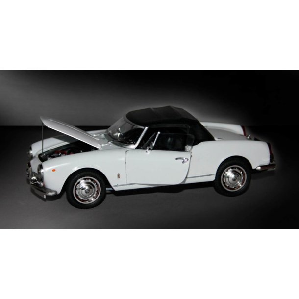 Italeri Alfa Romeo Giulietta Spider 1300 - 1:24