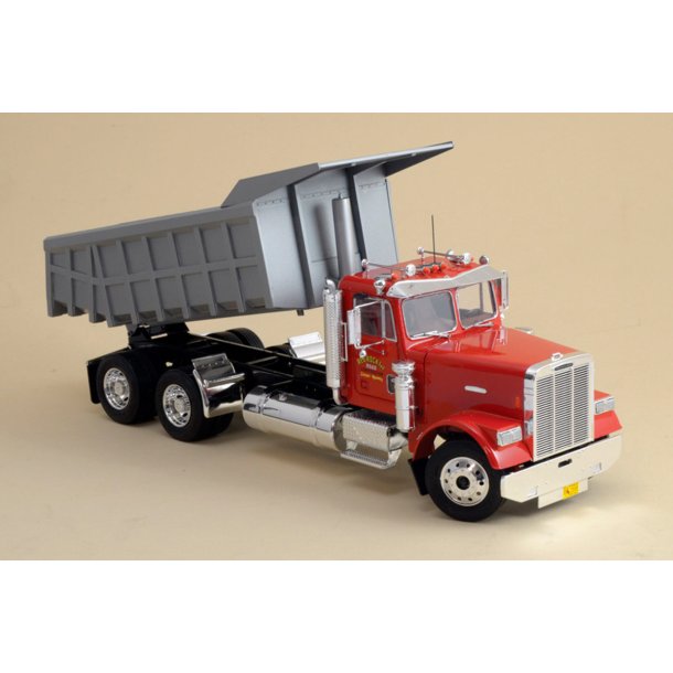 Italeri Freightliner Heavy Dumper Truck - 1:24