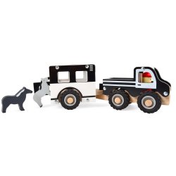 Bil i tr med heste og anhnger