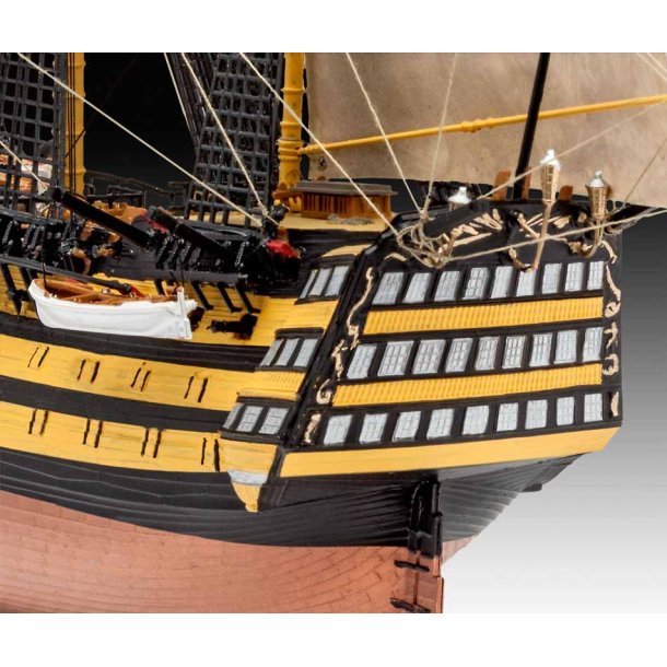 Revell HMS Victory 1:225 - Med lim og maling