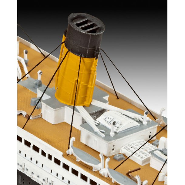 Revell R.M.S. TITANIC modellfartyg