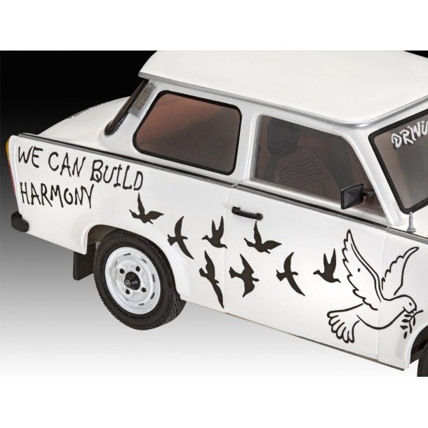 Revell Trabant 601S "Builder's Choice" modelbil - Med lim og maling