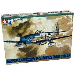 Tamiya North American P-51D Mustang 8:e AF modellflygplan