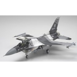 Tamiya F-16C/N "Aggressor / Adversary" modellflygplan